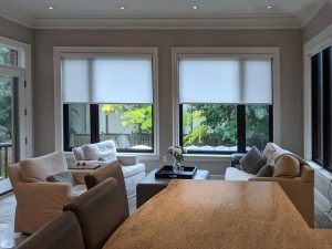Manual roller blinds for home and office